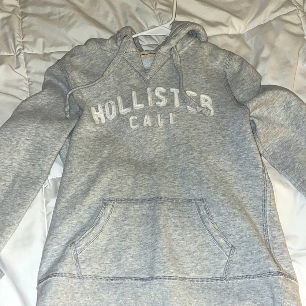 NEVER WORN gray Hollister hoodie with v-neck